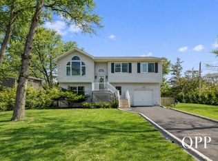 83 Bay Rd, Brookhaven, NY 11719