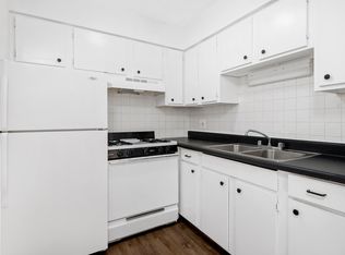 515 W Barry, Chicago, IL 60657