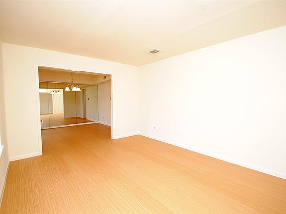 4th image of 6103 Portal Dr