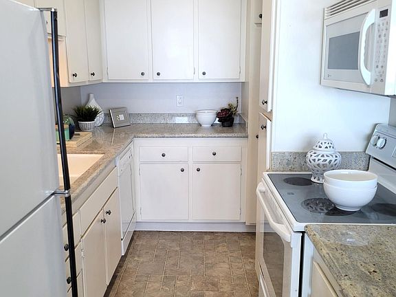 5th image of 6542 Ocean Crest Dr APT B203