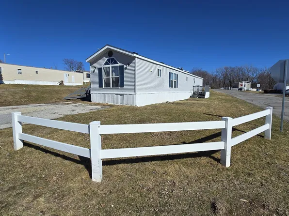 5003 N Dittmer St, Davenport, IA 52806