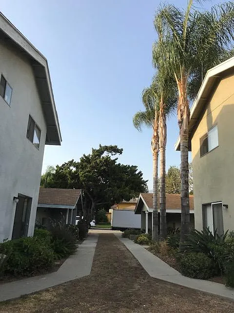 2 bed, 1065 sqft, $2,199 — Photo 2