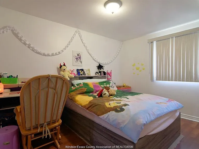 5468 Lassaline Ave — Photo 16