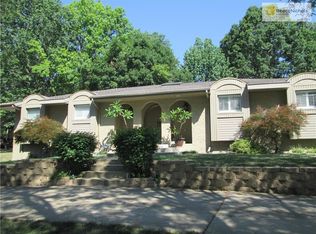 503 NW Golfview Dr, Blue Springs, MO 64014