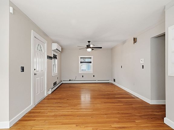 3rd image of 135 Vane St