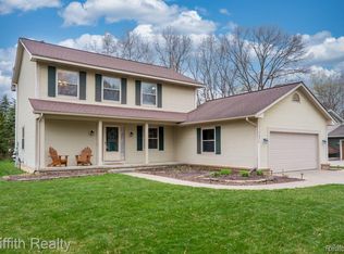 2638 Woodbourne Dr, Waterford, MI