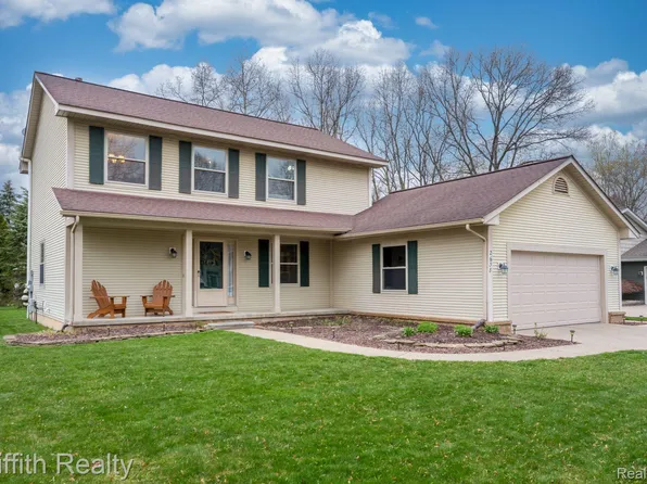 2638 Woodbourne Dr, Waterford, MI 48329