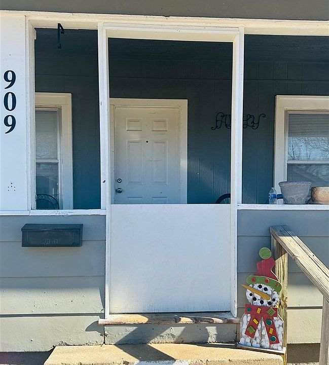 1st image of 909 S 5th St