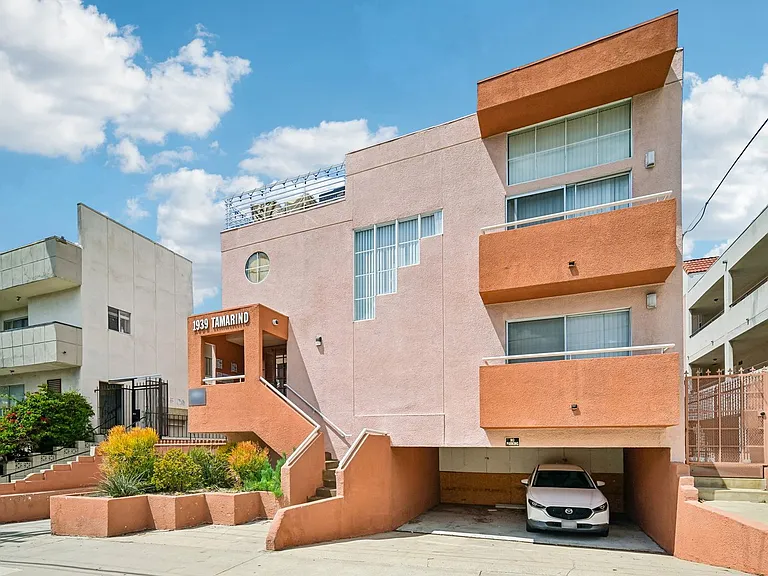 1939 N Tamarind Ave — Photo 15