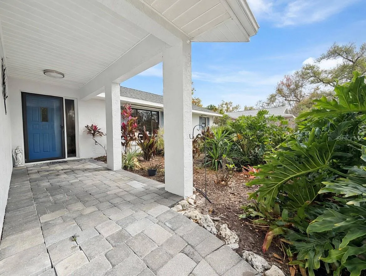 Building Photo - 8425 Cypress Lake Cir