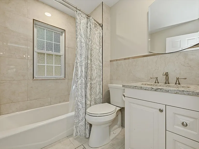 38-11 205th St #SINGLE-FAMIL — Photo 24