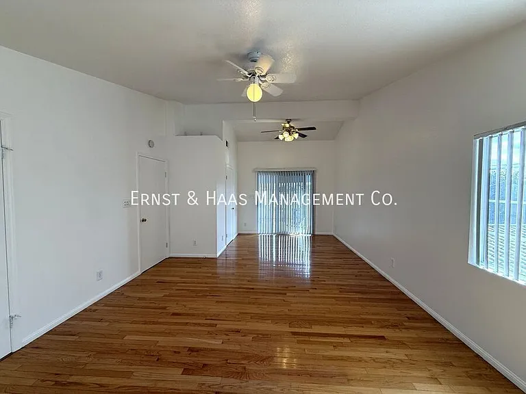 4723 Blackthorne Ave — Photo 29