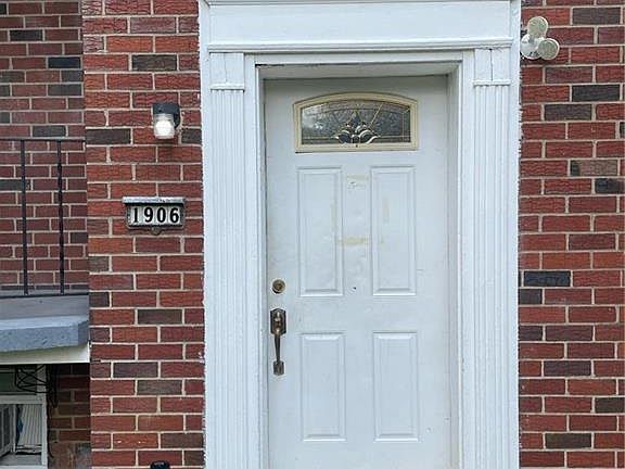 2nd image of 1906 Livingston St APT A