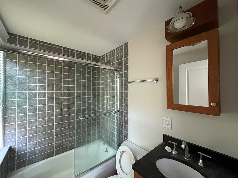 23 Lowell St #2L — Photo 3
