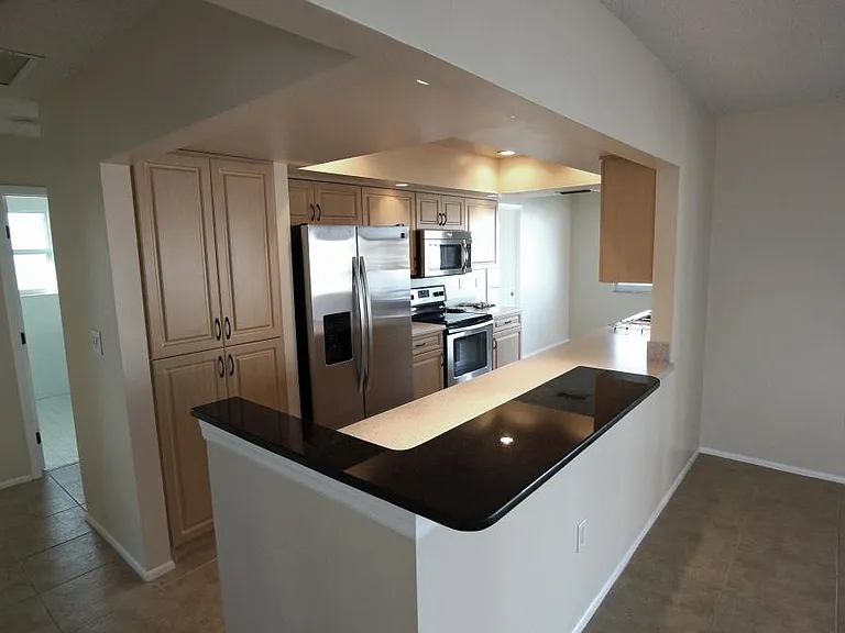 Kitchen with breakfast counter