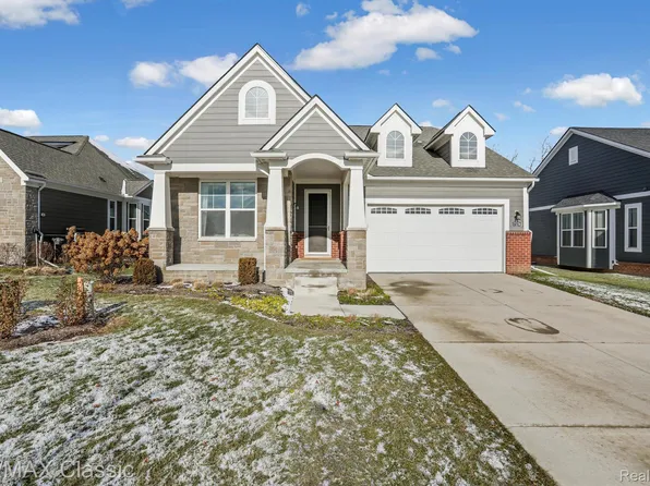 17274 Garden Ridge Ln, Northville, MI 48168