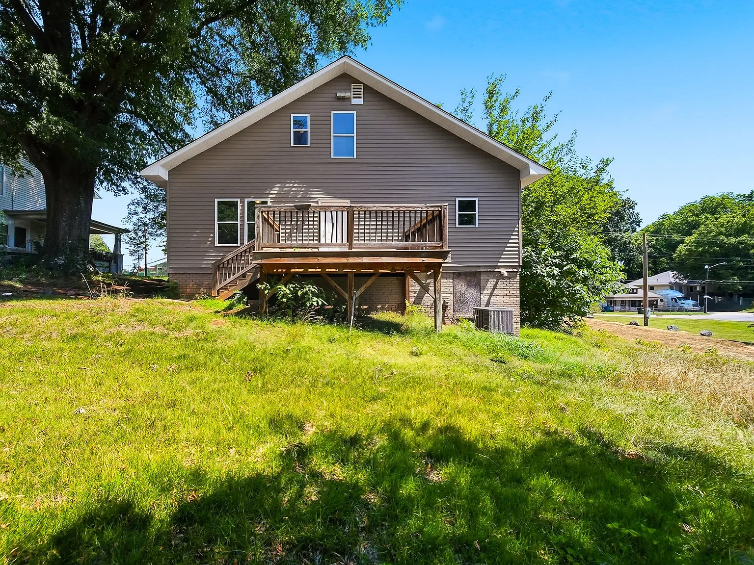 6 bed, 2779 sqft, $3,650 — Photo 2