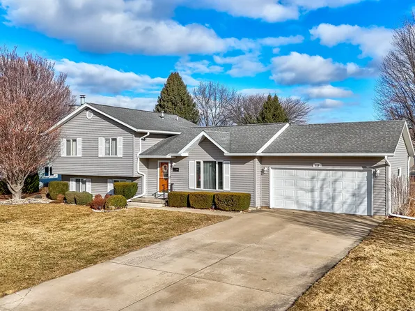 820 Palmor Dr, Ottawa, IL 61350