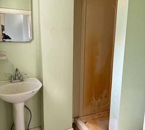 4th image of 230 E Walnut St