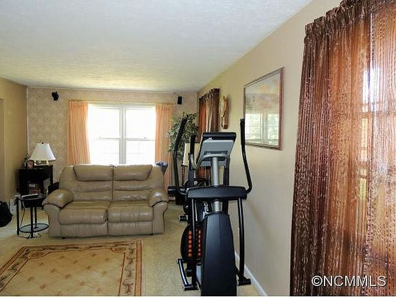 3rd image of 2270 Glenheath Dr