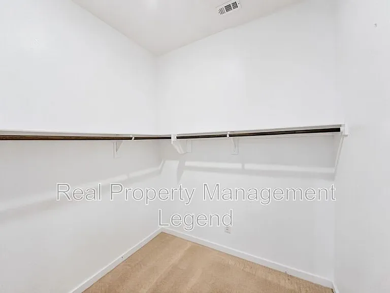 809 Jamestown Ln — Photo 13
