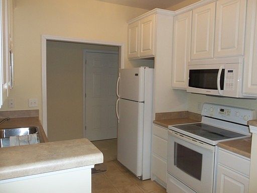 4th image of 3300 Dogwood Dr Unit 312