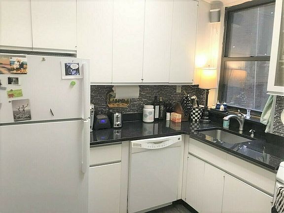 5th image of 105 E 63rd St APT 3C