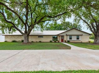 1051 Schulenburg Ln, Columbus, TX 78934