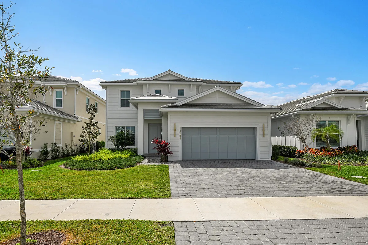 Photo 1 of 32 - 12554 Nautilus Cir - Palm Beach Gardens, FL Primary Photo - 12554 Nautilus Cir
