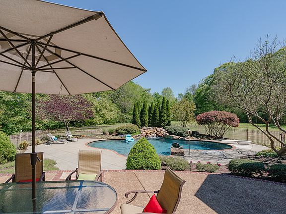 4th image of 1314 Auburn Woods Dr