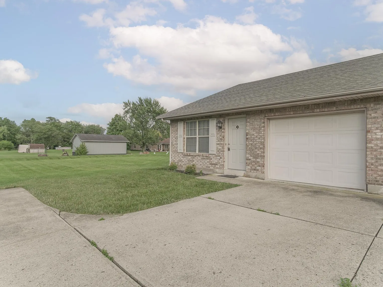 575 Kitrina Ave — Photo 3