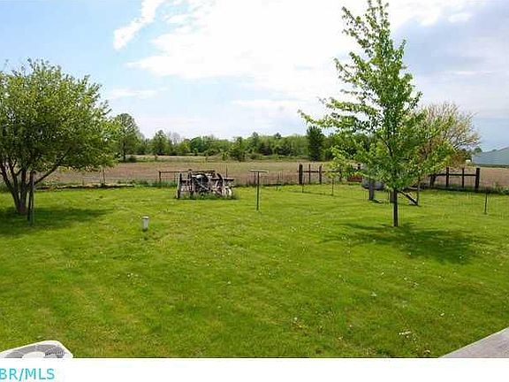 Huge Fenced Side Yard