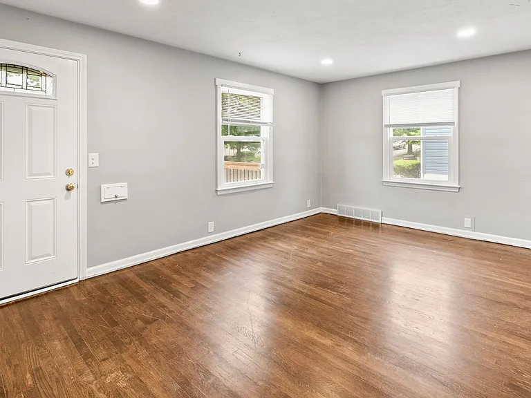 4841 Pierce St — Photo 9