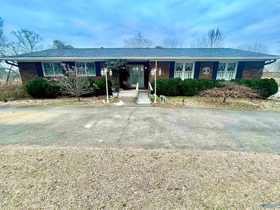 1st image of 400 Lonz St