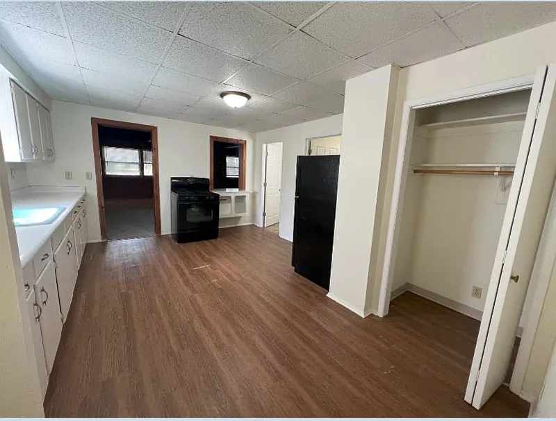2 bed, 1.0 bath, $800 — Photo 4