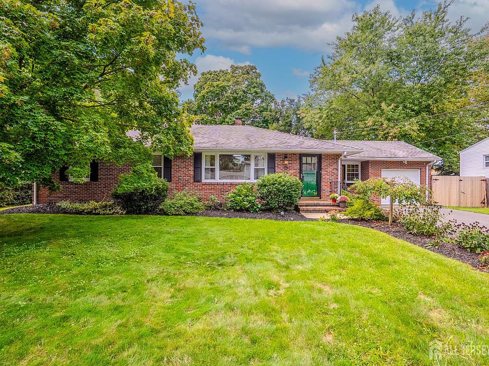 1st image of 113 Spring Crest Dr