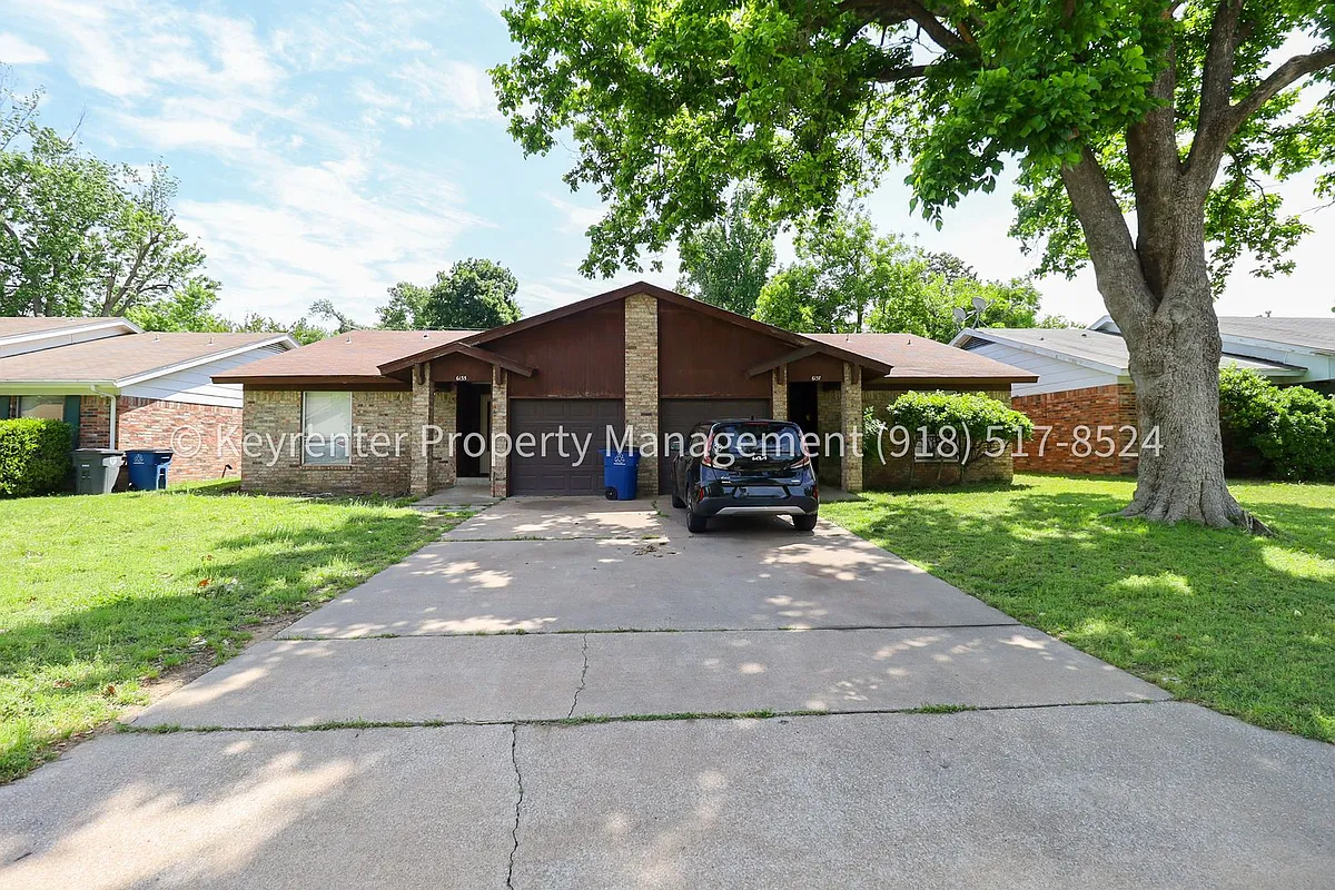 Building Photo - 6135 - 6137 S Troost Ave Duplex