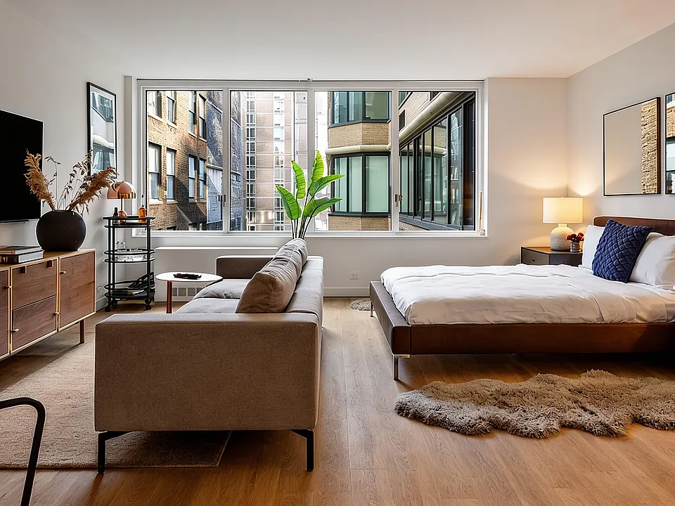 70 W 37th St #712