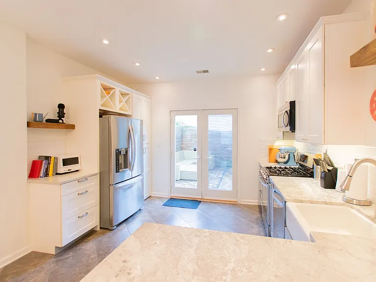 2207 Kimball St — Photo 1