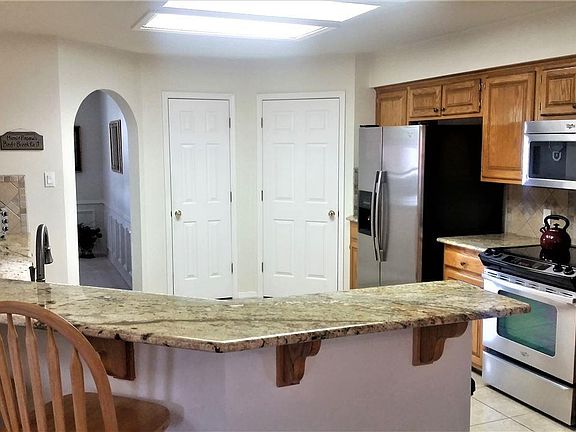 5th image of 633 Anthony Dr