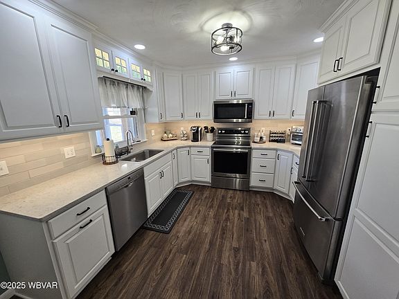 2nd image of 1802 Elmhurst Ave