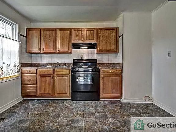 4th image of 1016 Cavalier Blvd