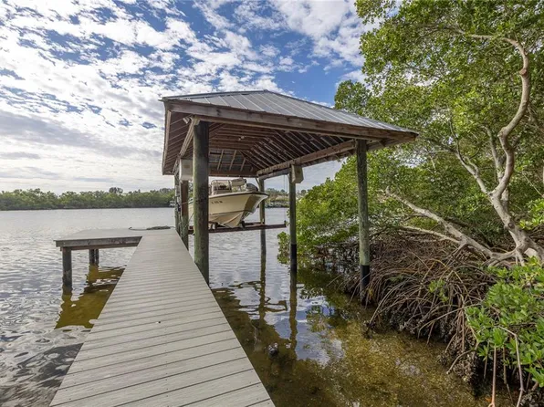 734 Weedon Dr NE, Saint Petersburg, FL 33702