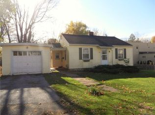 111 Woodside Dr, Newark, NY 14513