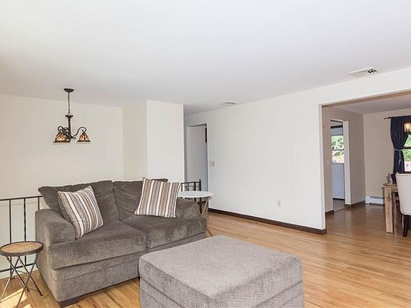 4th image of 37 Belmont Ave