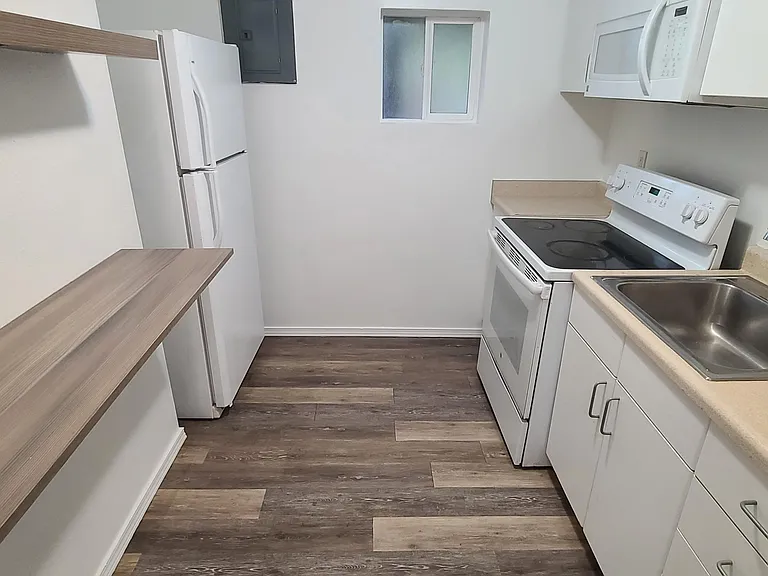 10502 Victory Ln NE #B — Photo 15