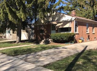 5752 N Dexter Ave, Glendale, WI 53209