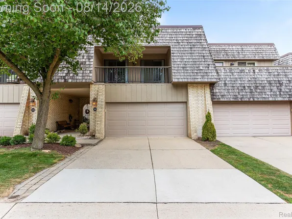 1206 Oakwood Ct, Rochester, MI 48307