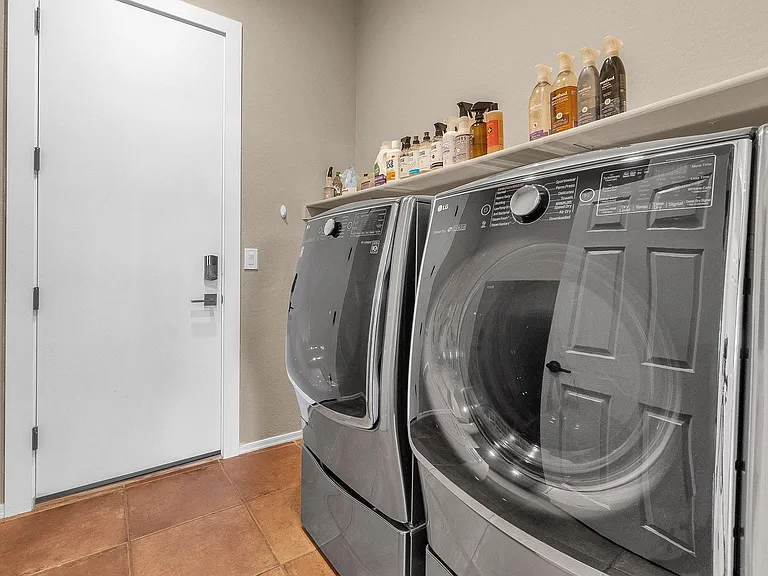1715 W Ainsworth Dr — Photo 37