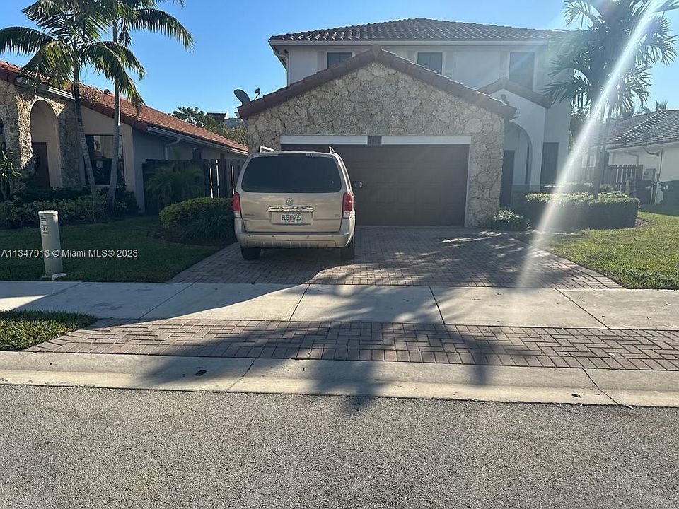 1st image of 839 NW 104th Ave